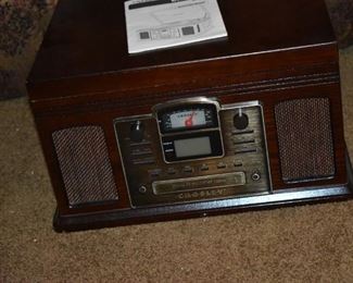 Like New! Crosley Radio and Turn Table CR2405A