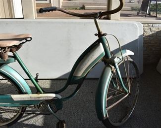 Antique Roadmaster, "Pleasure Liner" Girls Bicycle Tank Vintage Green and White in Beautiful Condition a Bicycle Restorer/Collectors Dream!