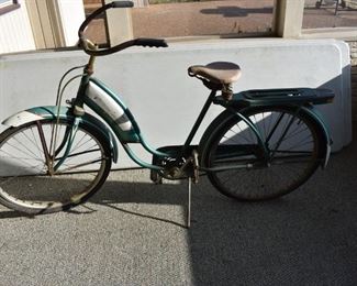 Antique Roadmaster, "Pleasure Liner" Girls Bicycle Tank Vintage Green and White in Beautiful Condition a Bicycle Restorer/Collectors Dream!