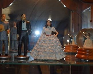 Whoa! Is that Rhett Butler and Scarlett that I see in a Snow Globe in the background