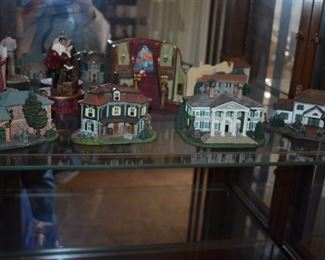 Gone with the Wind Mansions, Figurines and even the Staircase is a featured figurine