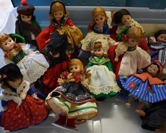 Beautiful Dolls - Hundreds of them! Bob Mackie's * Barbies * Gone with the Wind * Shirley Temple * Madame Alexander and More! All in Wonderful Condition! Many NIB!