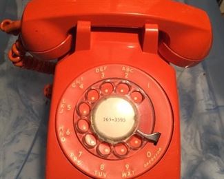 RETRO COOL VINTAGE ORANGE ITT ROTARY DIAL DESK PHONE TELEPHONE.