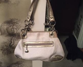 Women's vintage purses.