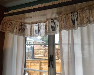 Fun Kitten curtains.