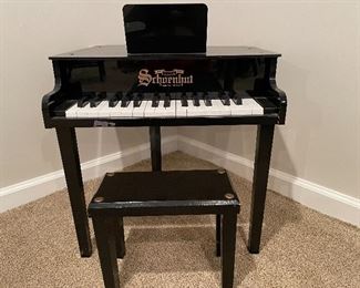 Mini Srhoenhut piano