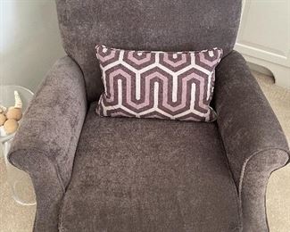 Comfortmax plush recliner