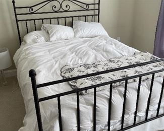 Queen size iron bed, black