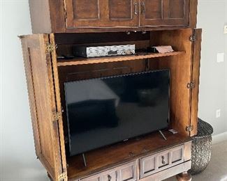 Antique 2 door cabinet 
