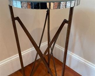 Mirrored top pedestal table