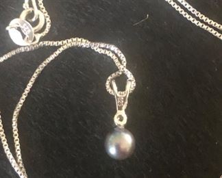 Sterling necklace with little gray pearl