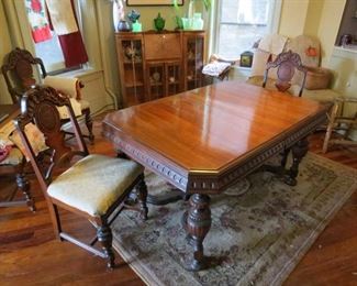 $300.00.. GORGEOUS Carved Ornate Dining Room Table & 4 Chairs. Immaculate condition.