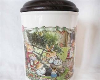 $60.00.. Villeroy & Boch   Foxwood Tales Cannister