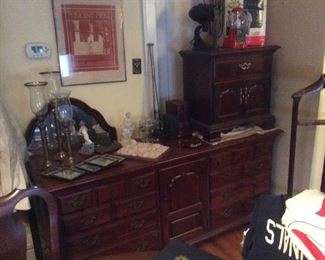 thomasville dresser and night stand