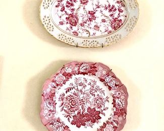 $2o each - 2 hanging red and white plates 