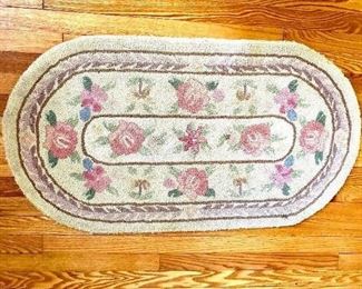 $85 - Floral oval rug.  Approx 42" x 22" 