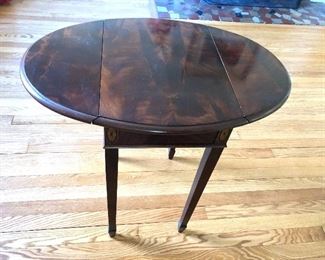 Drop leaf table 