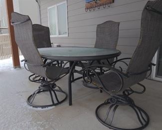 Outdoor Dining Table and Chairs