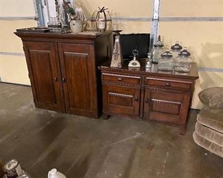 This is actually 1 piece - the smaller piece goes on top of the larger piece.