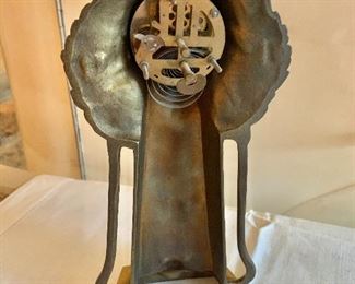 Detail; reverse; key/winding mechanism intact