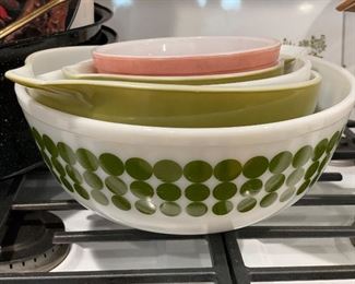 Vintage Pyrex 4 qt Green Dot
