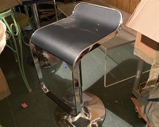 2 barstools