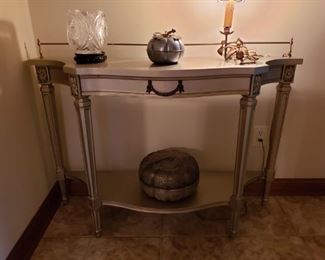 STUNNING CONSOLE TABLE