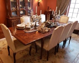 DINING TABLE FOR 8 WITH LEAVES AND PADS