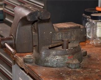 47. Metal Vise