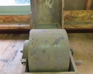 ANTIQUE ICE CREAM MAKER.  NEVER SEEN ONE.   VERY VERY COOL.