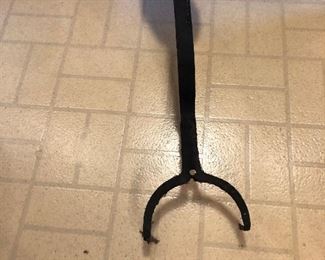 ANTIQUE FIREPLACE COOKING TOOL.
