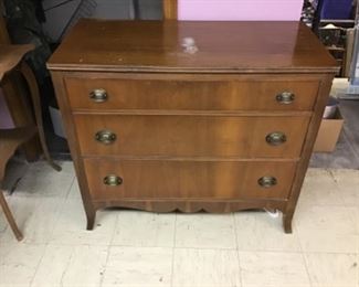 Dovetailed solid wood 3 drawer dresser