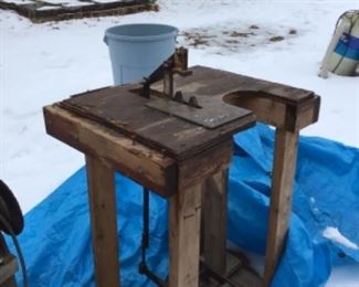 Wreath making crimper 