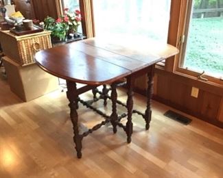 Spool Leg Drop Leaf Table