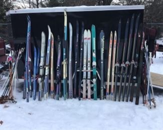 Large collection of snow skis
