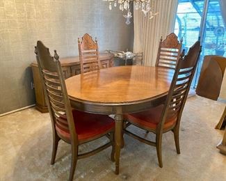 Vintage Drexel Esperanto MCM oval dining table with 3 leaves and 4 chairs, includes protective table pad. Table-light wear to surface, wear to 1 leg. Chairs are in good shape. Table 64" x 44". Chairs 46.5" tall x 19" seat. Pre selling $1000 OBO