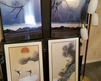 https://ctbids.com/#!/description/share/697650 Asian inspired 2 bird prints 20"w x37"h, 2 Asian branch prints 25" w x 37"h and a 3 tiered pole lamp, 15"h x 5" pole is 61" h. Lamp works.

