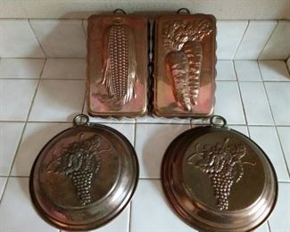 https://ctbids.com/#!/description/share/697671 Set of 4 copper pans. Loaf style pieces measure 8"x5"x2 1/2". Pie style pieces measure 8" in diameter.

