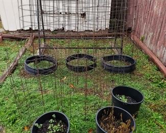 https://ctbids.com/#!/description/share/697675 Includes vertical garden stand, tomato cages, planters and watering can.

