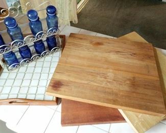 https://ctbids.com/#!/description/share/697685 Each of 3 cutting boards each measure 15"x17". Tray measures 12"x17". Metal spice rack holds 8 cobalt blue glass jars.

