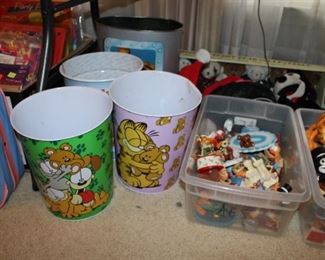 GARFIELD TRASH CANS
