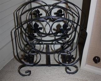 METAL MAGAZINE RACK