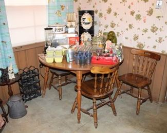 KITCHEN TABLE W/4 CHAIRS