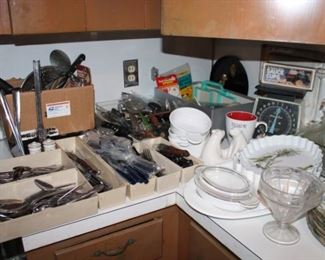 UTENSILS, KNIVES, FLATWARE