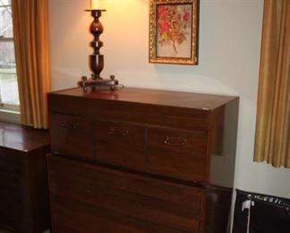 DRESSER