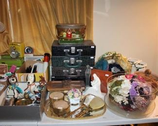 VINTAGE HATS, VANITY SET