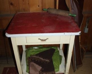VINTAGE TABLE