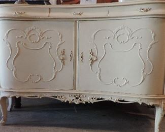 ANTIQUE FRENCH PROVINICAL STYLE CHEST