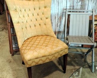 VINTAGE CHAIR