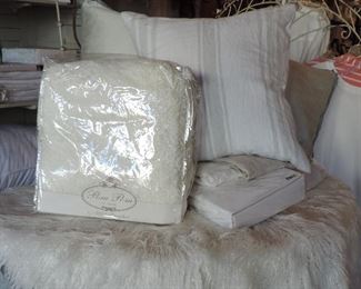 POM POM AT HOME FLUFFY THROW AND LINEN PILLOWS